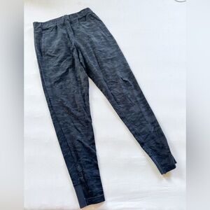 Alphalete Women's Essential Jogger - Black Camo Size Medium (M)